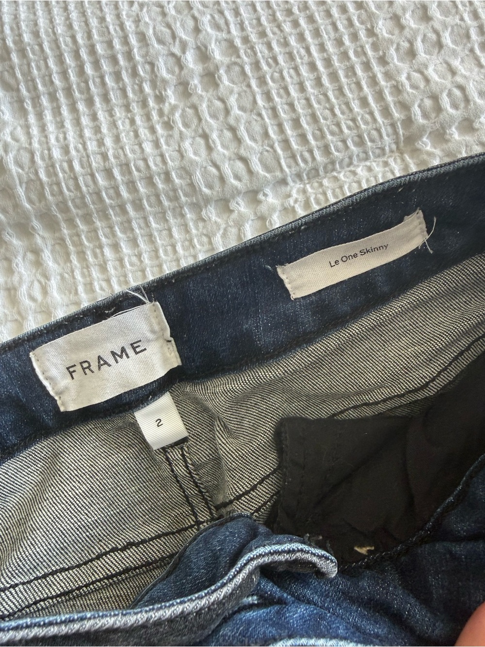FRAME Le One Skinny Two Tone Jeans Size 2 Blue Black 28” Inseam - Picture 4 of 9